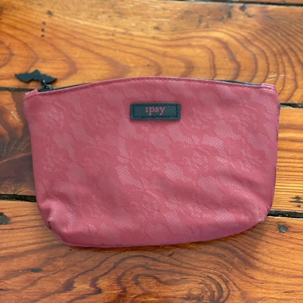 🧩 4/$20 Cosmetic Bag